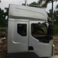 Cabin nóc cao bên R