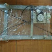 Com pa nâng kính điện